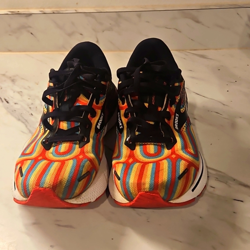 Women's Brooks Adrenaline GTS 22 Multicolor Running Shoes size 8